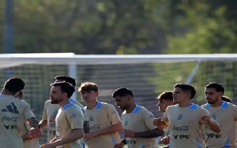 الأرجنتين تجمع الأموال لضحايا الفيضانات بمباراة