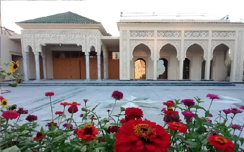 مسجد إيفري كوركورون الكبير.. أحد معالم