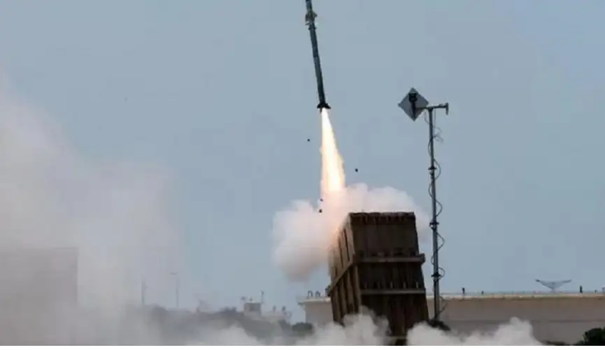 بسبب صاروخ يمني .. إصابة 13