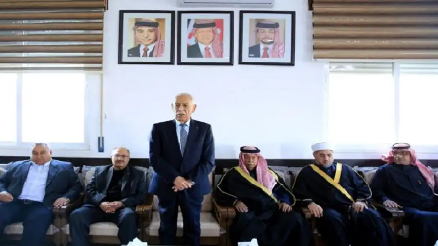 مندوبا عن الملك وولي العهد.. العيسوي