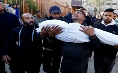 عشرات الشهداء والجرحى بقصف للاحتلال على