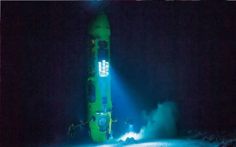 11000 متر تحت الماء.. الغواصة التي