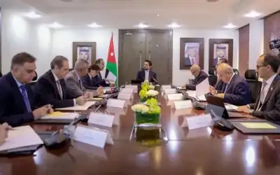 ولي العهد يؤكد أهمية ربط قواعد