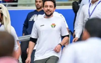 ولي العهد يتابع مباراة المنتخب الوطني