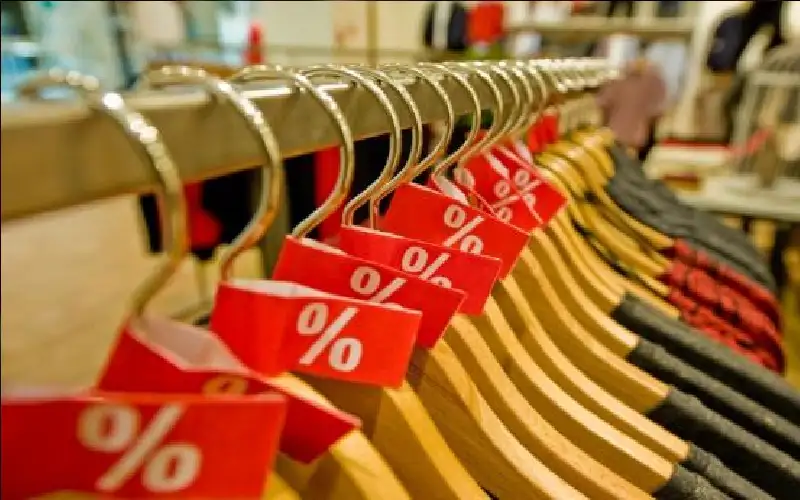 تجار الالبسة: السوق واقف والأسعار انخفضت