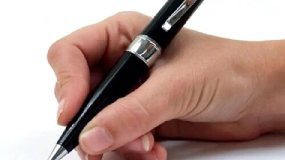 قالت يا ابني خلي راسك فوق