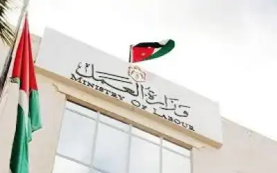 العمل: الوزير البكار لم يعين موظفا