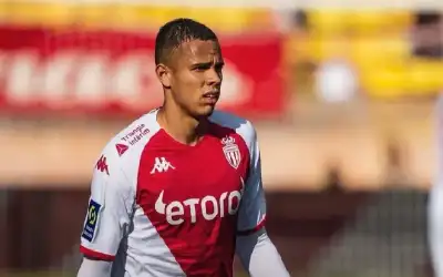برشلونة يراقب مروحية نفاثة في موناكو