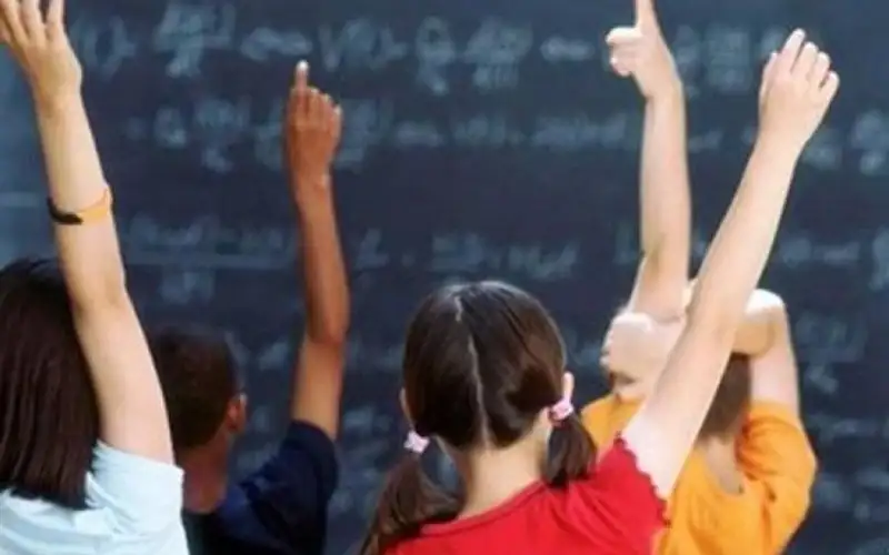 سقطت أمام الطلاب .. وفاة مفاجئة