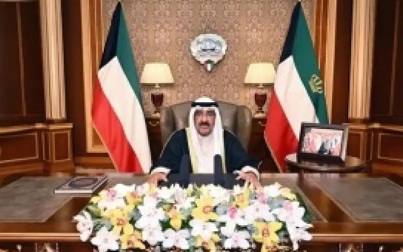 أمير الكويت عن سحب الجنسيات: نسلم