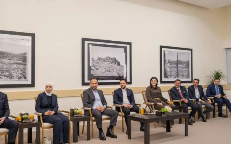 ولي العهد يحاور شبابا بلواء وادي