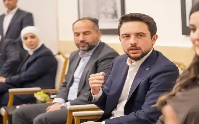 ولي العهد يشدد على استمرار جهود