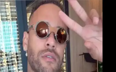 بسبب قميص.. اتهام نيمار بـالفاشية