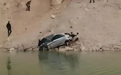 وفاة أم وابنها إثر سقوط مركبتهما