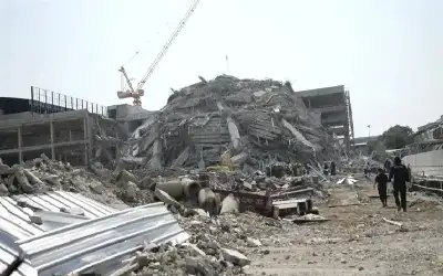 انهيار مروع لناطحة سحاب في بانكوك