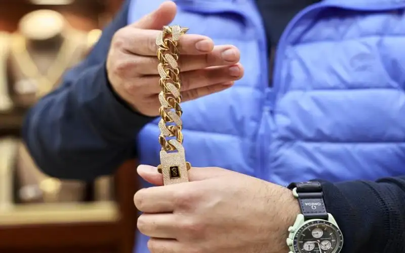 أسعار الذهب تسجل مستوى تاريخيا جديدا