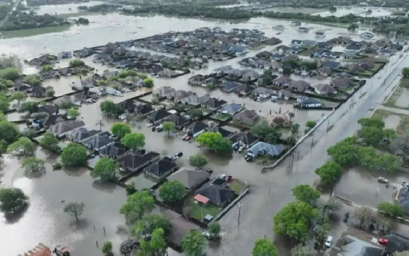 في تكساس والمكسيك.. عواصف شديدة تخلف