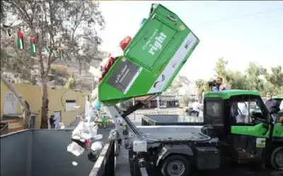 الشواربة يخضع مكافآت سائقي النفايات للضمان