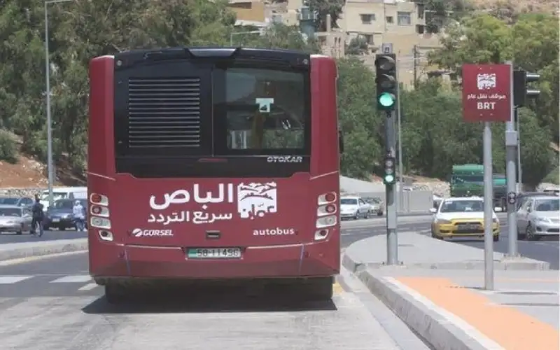 تحديد ساعات عمل حافلات التردد السريع