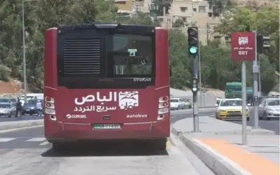 تحديد ساعات عمل حافلات التردد السريع