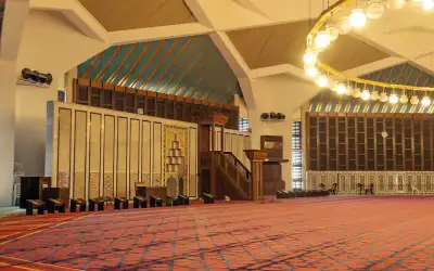 إقامة صلاة عيد الفطر عند 7