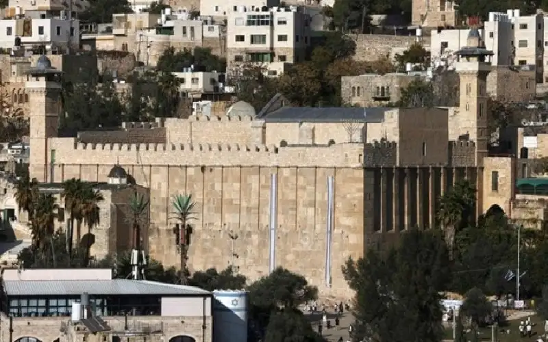 فلسطينيو الضفة المحتلة يؤدون صلاة عيد