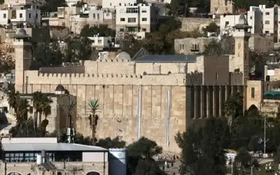 فلسطينيو الضفة المحتلة يؤدون صلاة عيد
