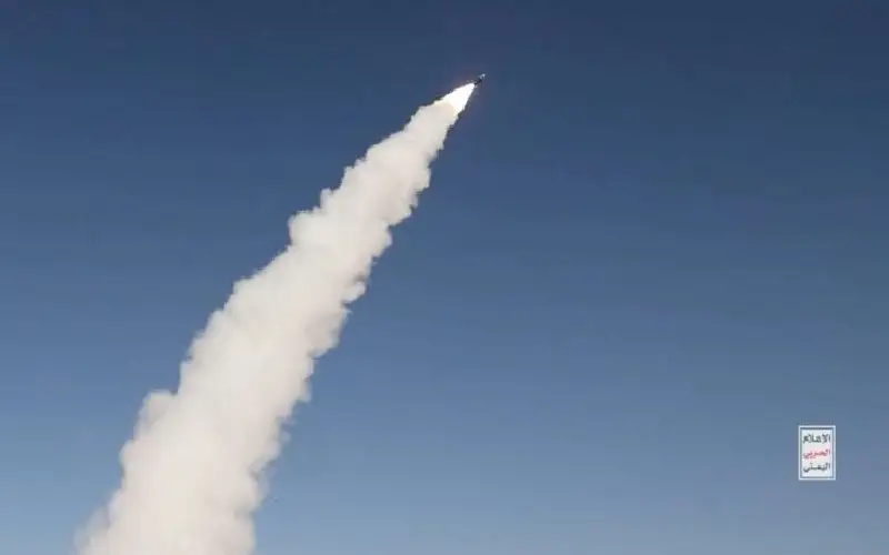 “الحوثي” تعلن قصف مطار بن غوريون