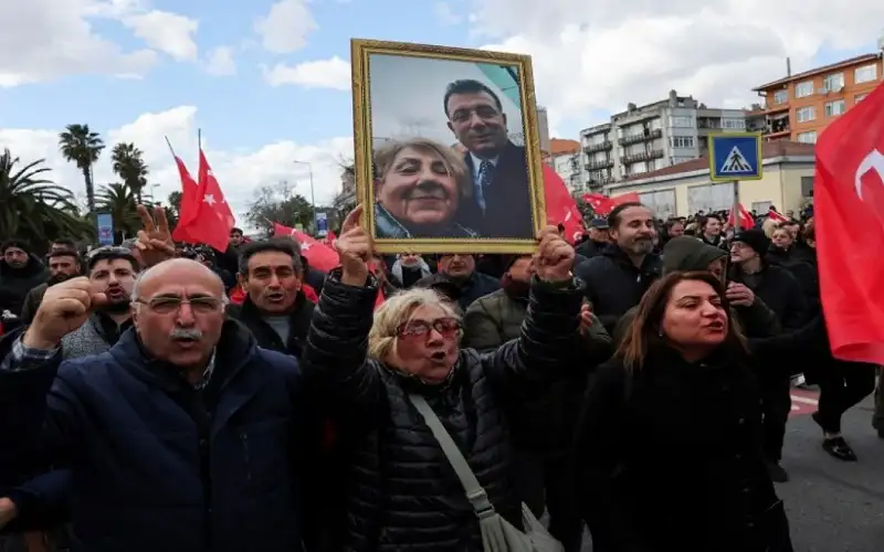 من السجن .. إمام أوغلو يدعو