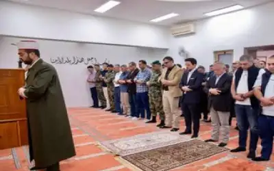 الملك وولي العهد يؤديان صلاة عيد