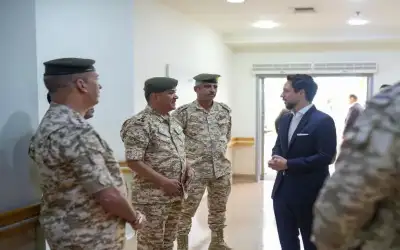 ولي العهد يزور مستشفى الأمير هاشم