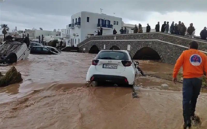 عواصف شديدة تجتاح اليونان.. وتعليق للدراسة
