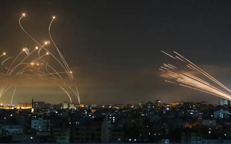 إعلام عبري: اعتراض صاروخين أطلقا من