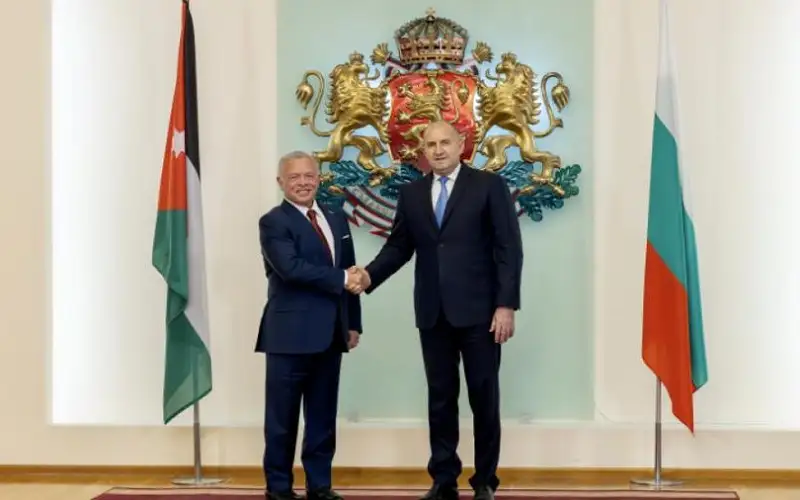 الملك يبحث مع الرئيس البلغاري العلاقات