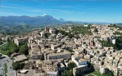 بلدة إيطالية تبيع منازل تاريخية مقابل