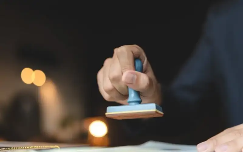 الصحة تعمم بفقدان أختام أطباء في