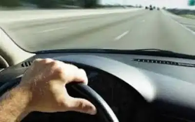 ضبط سائق قاد مركبته بطريقة استعراضية