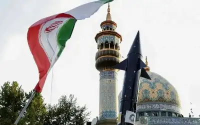 إيران ترفع حالة التأهب وتهدد الولايات