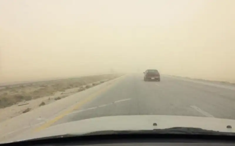 منخفض خماسيني يؤثر على المملكة .. أجواء دافئة ومغبرة وتحذيرات من تدني مدى الرؤية