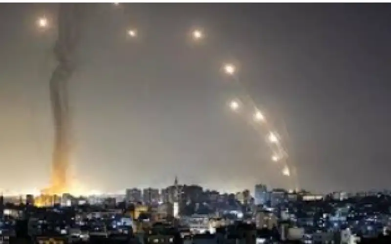 إصابة 3 إسرائيليين برشقة صاروخية من غزة تجاه عسقلان