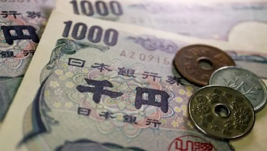 تهافت على الين والفرنك السويسري بعد