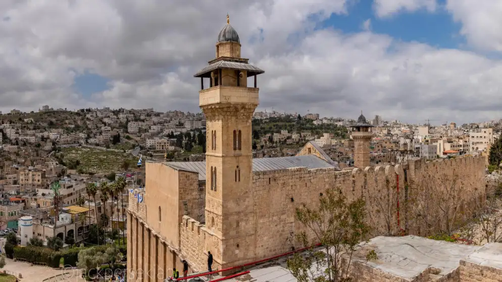 الاحتلال الإسرائيلي يضع أقفالا على جميع أبواب غرف الحرم الإبراهيمي