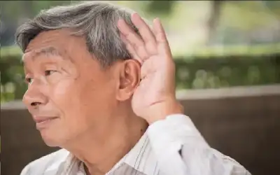 بالطبع.. دراسة تكشف: النساء يسمعن أفضل