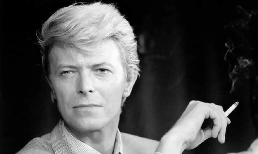 قبلة عند جدار برلين: ديفيد بوي