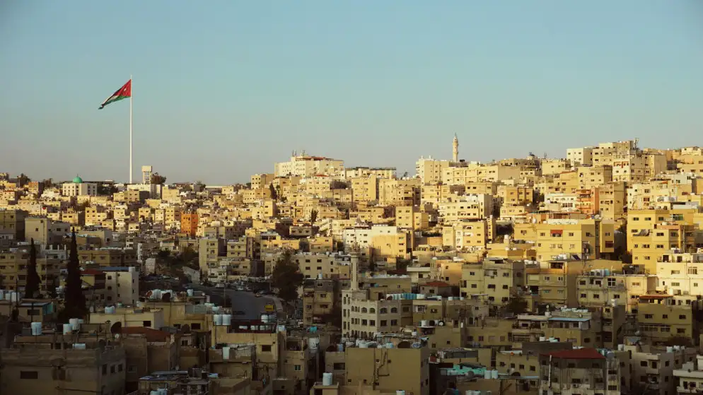 انخفاض ملموس على الحرارة وسط أجواء