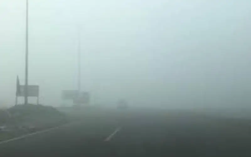 الأرصاد: ضباب كثيف يلف منطقة رأس