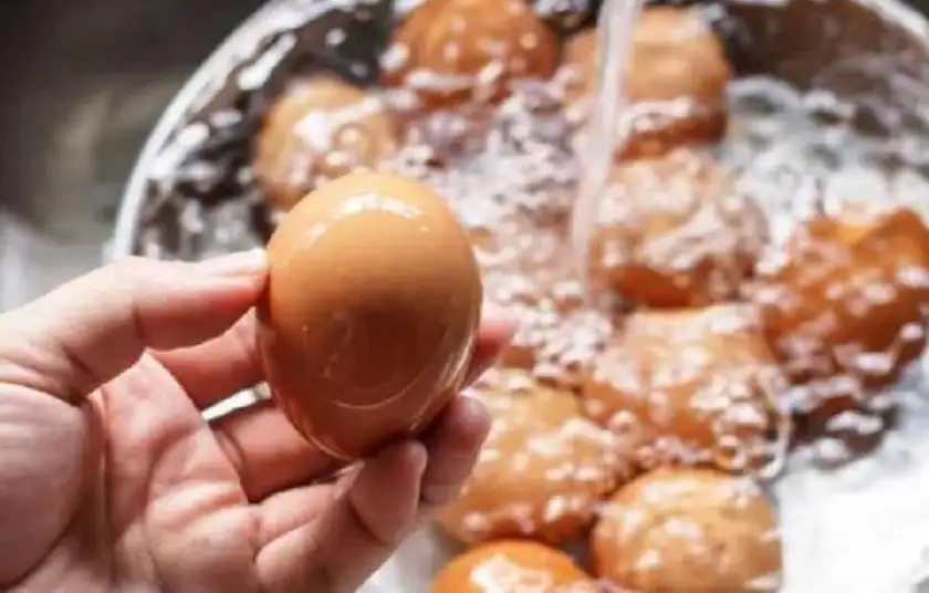 احذر غسل البيض قبل تناوله ..