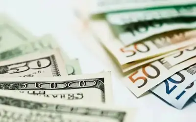 الدولار مقابل اليورو عند أدنى مستوى