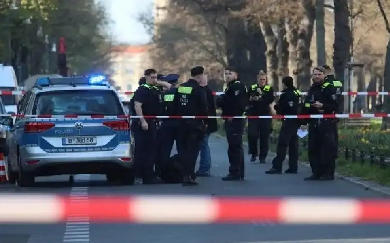 طعن آخر حتى الموت في مترو