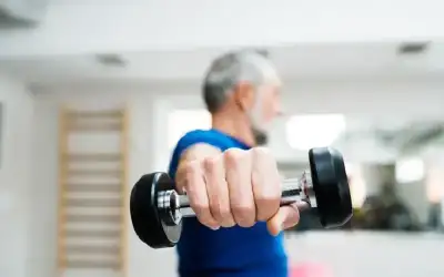 رفع الأثقال يكبح التدهور الإدراكي المؤدي
